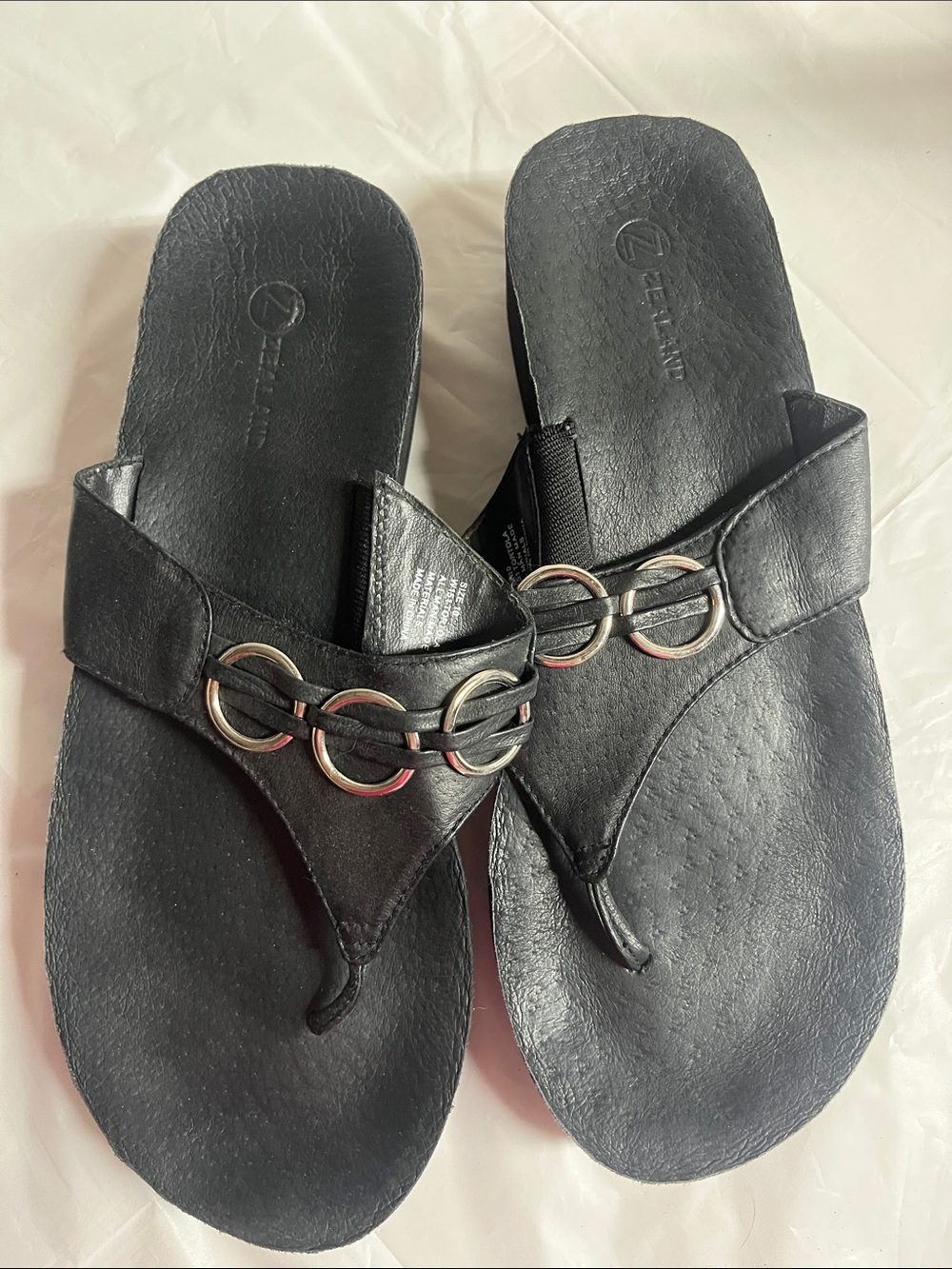 Black Women's Thong Sandals with Double-Ring Accent